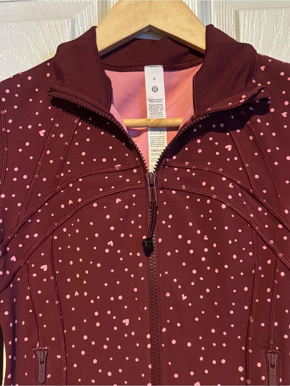 Lululemon Define Cropped Jacket Size 4 Pink Scattered Hearts Pattern - Picture 5 of 8